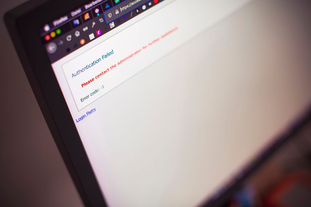 Tablet z komunikatem błędu na ekranie